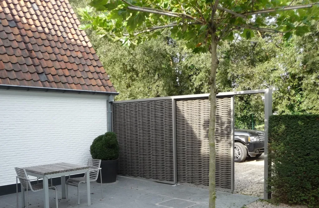 schuifpoort met geweven structuur