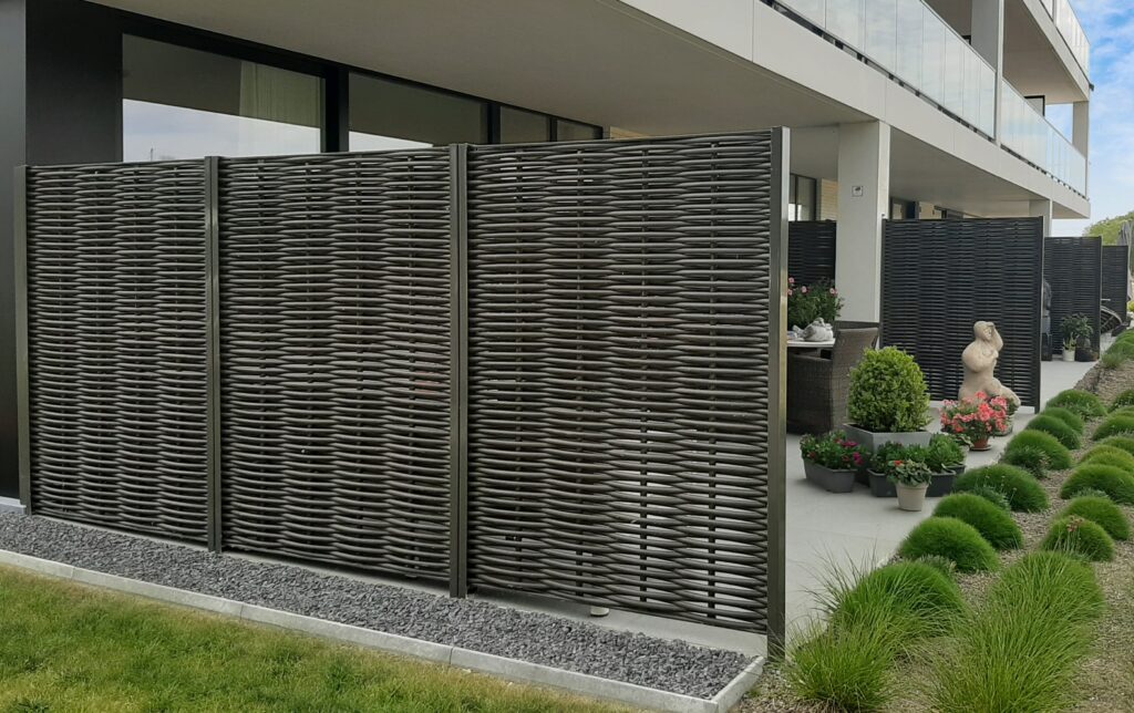 Scheidingswand in gevlochten stijl