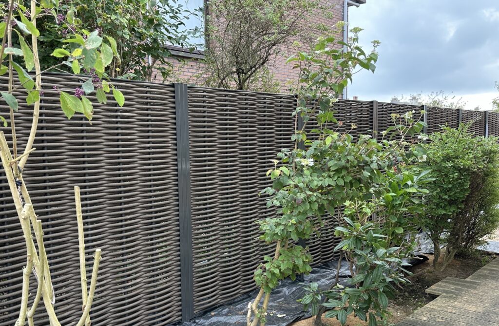 Tuinafsluiting met enkele weving, onderhoudsvrij