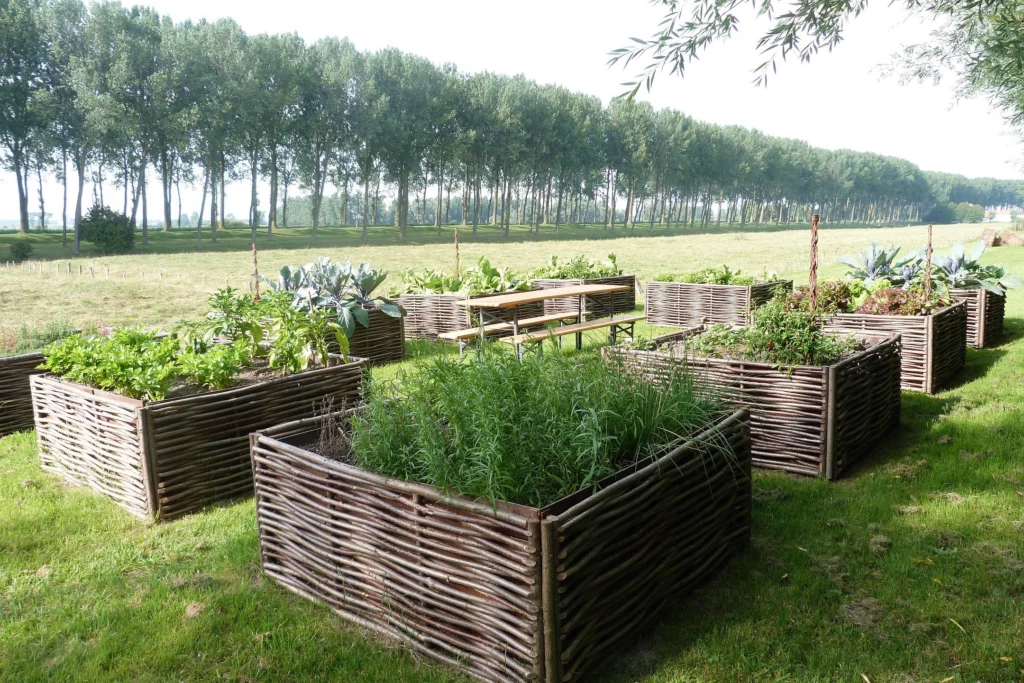 Tuinafsluiting met natuurlijke hazelaar twijgen